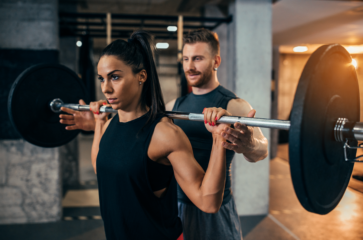 Should You Correct Someone Else's Form At The Gym?