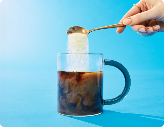 Collagen pour into coffee